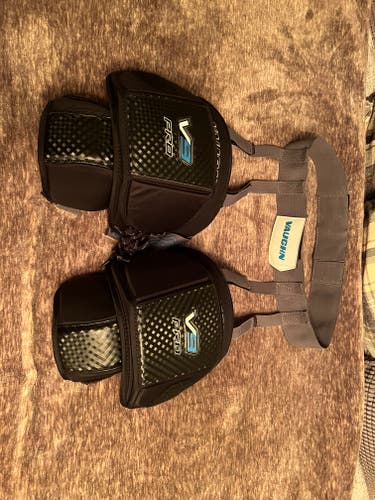 Vaughn Velocity V9 Pro Senior Knee & Thigh Protector