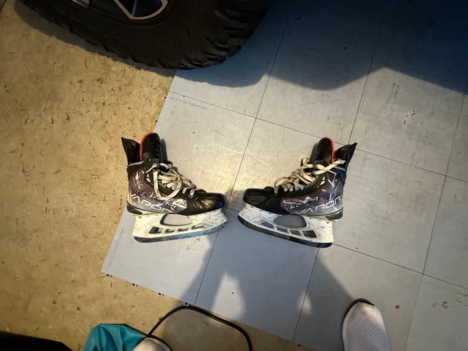 Used Bauer Regular Width Size 7.5 Vapor Hyperlite Hockey Skates