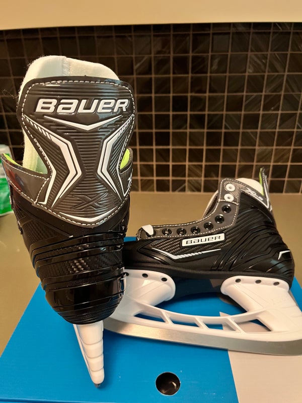 New Bauer X-LS Hockey Skates Regular Width Size 4