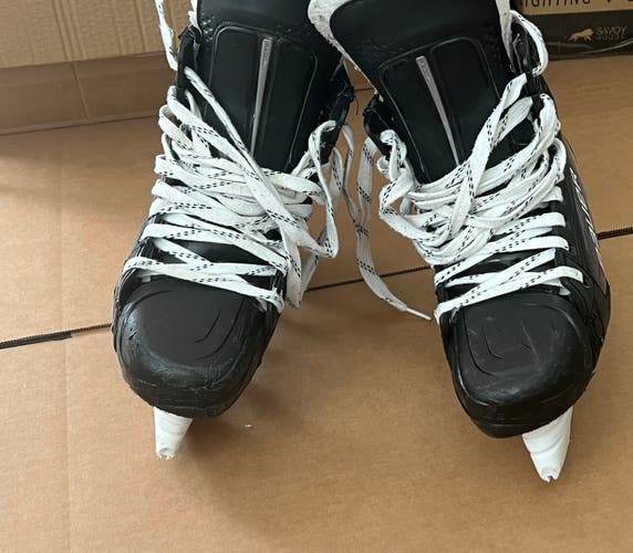 Used Bauer Regular Width Pro Stock Size 7.5 Vapor Hyperlite Hockey Skates