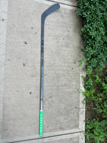 Senior Right Handed P29 Trigger 6 Pro Hockey Stick
