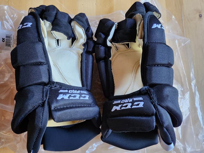 New CCM HGTKXP Gloves 14"