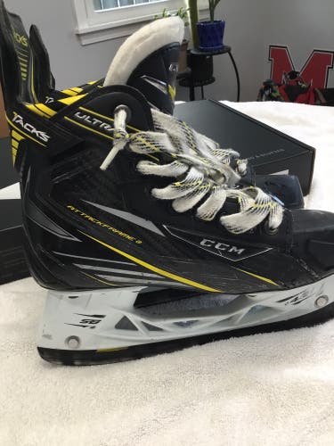 Used CCM Regular Width Size 5 Ultra Tacks Hockey Skates
