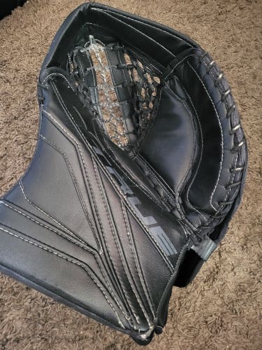 Used True Regular L12.2 Glove