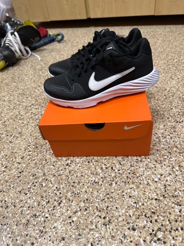 Brand New!! Nike Youth Alpha Huarache Elite 3 Turf cleat, size 4Y