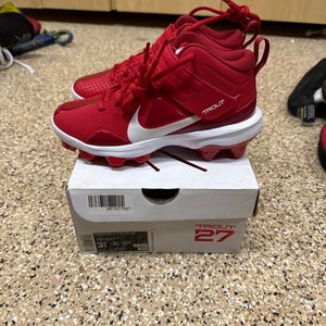 Brand new in box!! Youth Nike Force Trout 7 Pro molded cleat for football/baseball, size 3.5Y