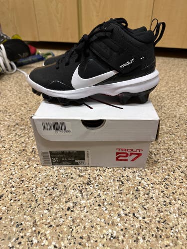 Brand new in box!! Youth Nike Force Trout 7 Pro molded, high top, Molded cleats, size 3.5Y, Black