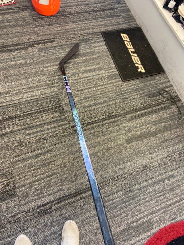 Senior Right Handed P28 Pro Stock Trigger 8 Pro Hockey Stick