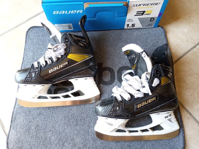 Junior Used Bauer Supreme 3S Pro Hockey Skates Regular Width Size 1.5 **2 SETS OF STEEL**
