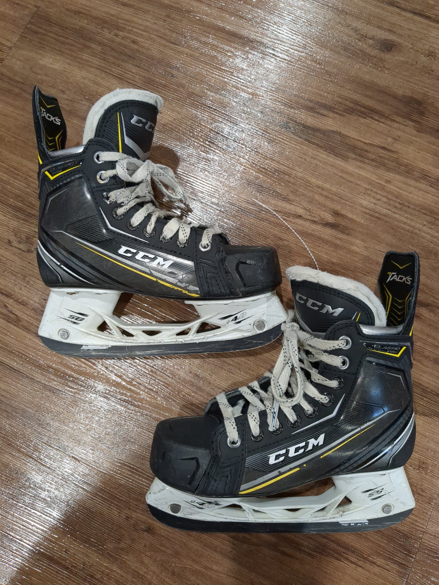 Junior Used CCM Tacks Classic Pro+ Hockey Skates D&R (Regular) 3.0