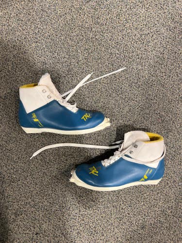 9.0 Used Tyrolia Cross Country Ski Boots