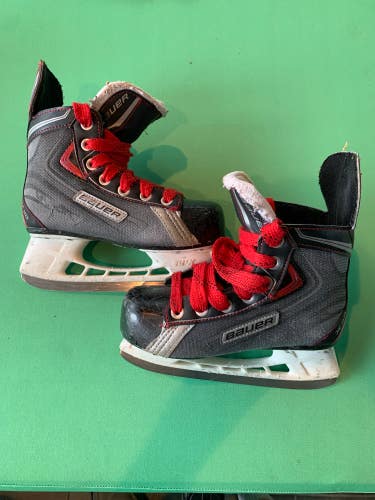 Used Youth Bauer Vapor X30 Hockey Skates (Regular) - Size: 13.0
