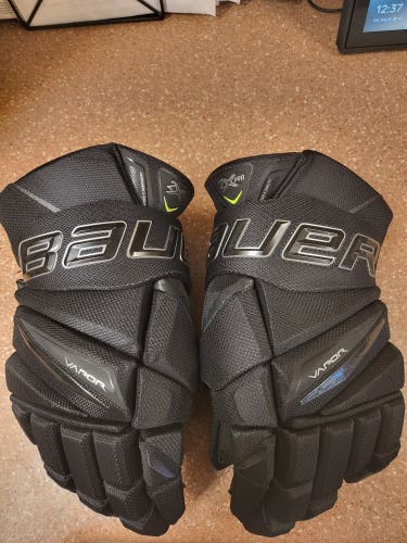 New Bauer Vapor 2X Pro Gloves 14"