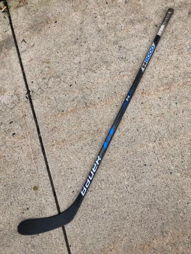 Used Junior Bauer Nexus 8000 Right-Handed P28 Hockey Stick
