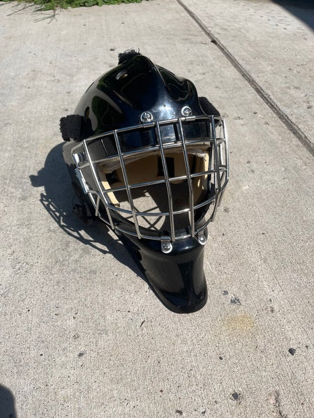 Used Bauer 960 Goalie Mask