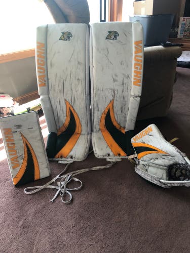 Northern Michigan NCAA 33+2 Pro Stock SLR2 Pro Carbon Goalie Full Set