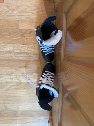 Used Bauer Regular Width  Size 3 Vapor X3.5 Hockey Skates