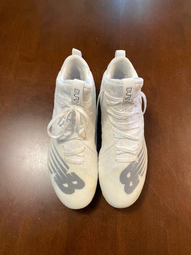White New Unisex Size 7.0 (Women's 8.0) Molded Cleats New Balance Mid Top Burn x2 mid