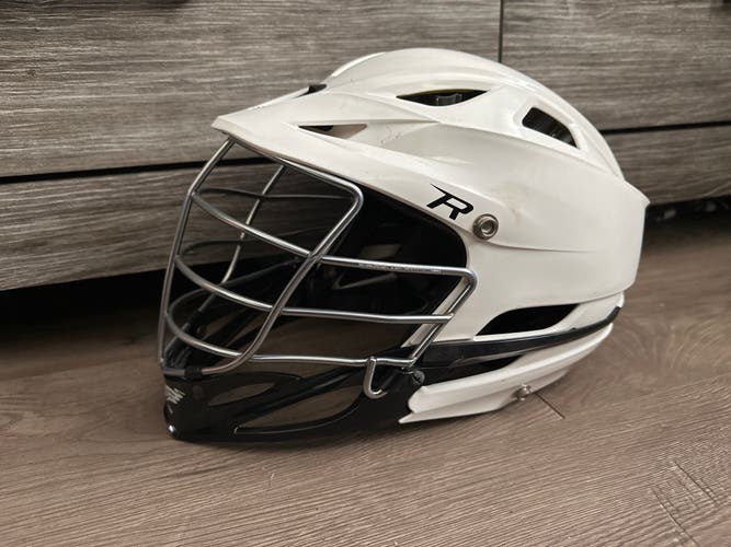 Player's Cascade R Helmet