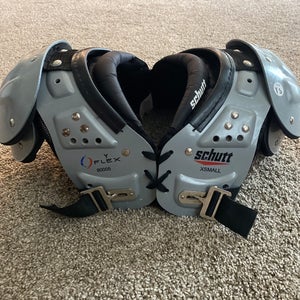 Schutt Y Flex Youth XSmall Shoulder Pads