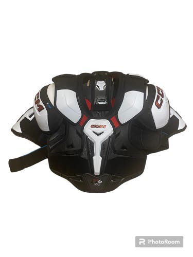 CCM FT6 PRO SHOULDER PADS