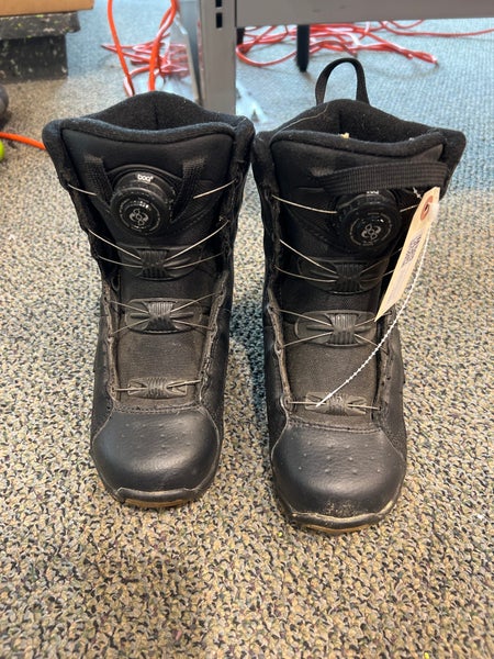Used Kid's 4.0 DC Snowboard Boots Soft