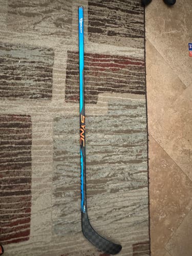 Junior Right Handed P92 Nexus Sync Hockey Stick