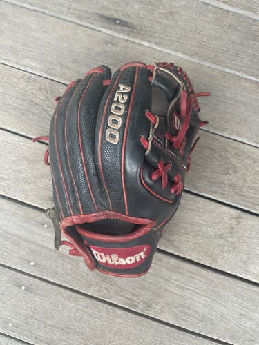 Used 2020 Wilson Right Hand Throw Infield A2000 Baseball Glove 11.5"