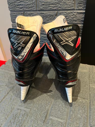 Used Bauer Regular Width  Size 8.5 Vapor X600 Hockey Skates