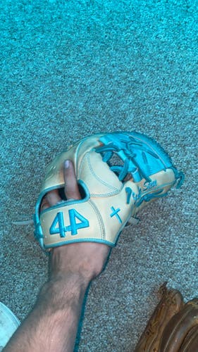 2019 Pitcher's 11.5" Signiture Series Baseball Glove