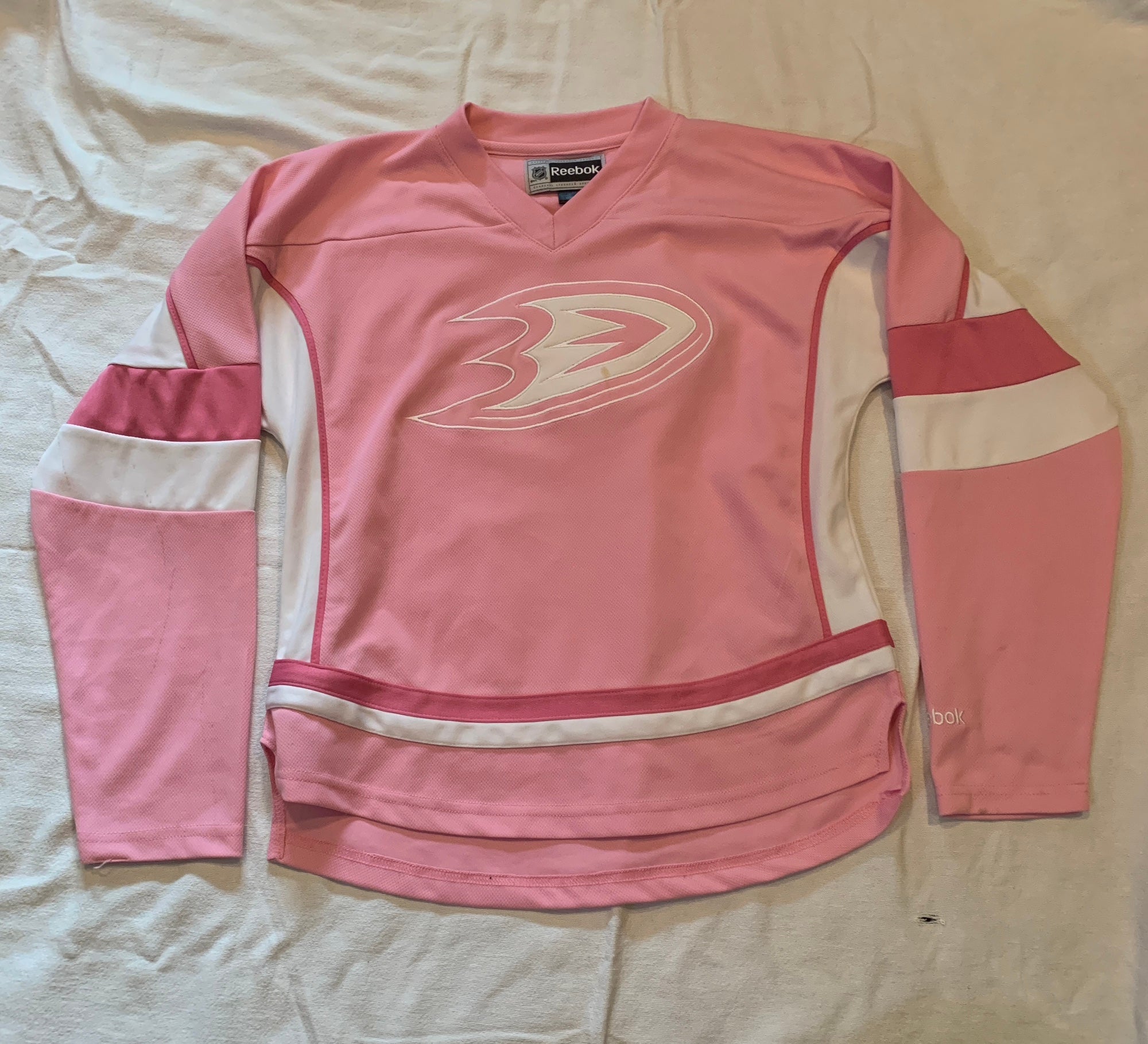 Reebok Anaheim Ducks Official Licensed Jersey Pink, Youth Large