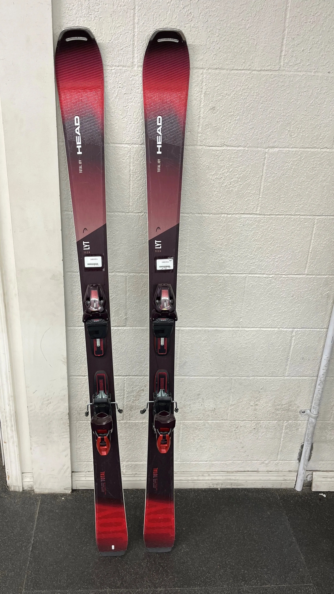Used Women's 2022 HEAD 168 cm joy Skis With Bindings 16822011