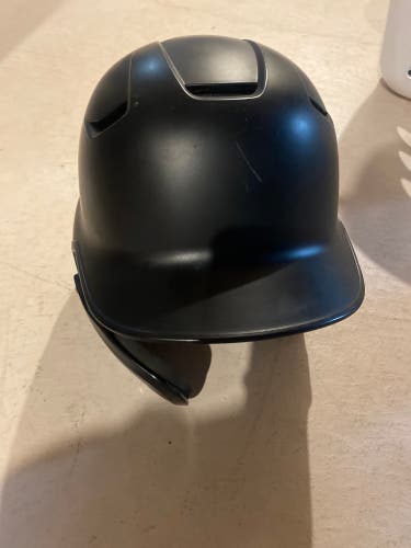 Used 6 1/2 - 7 1/8 Easton Z5 Batting Helmet