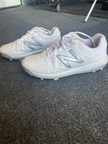 White Youth Kid's Used Size 5.0 Molded Cleats New Balance Low Top 4040