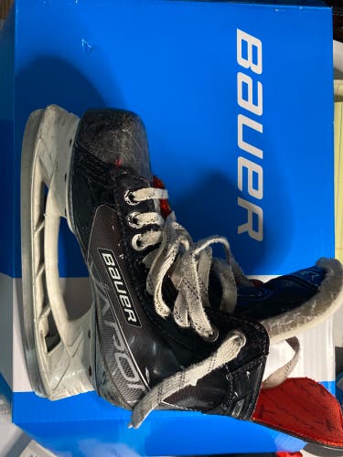 Junior Used Bauer Vapor X3.7 Hockey Skates Size 4