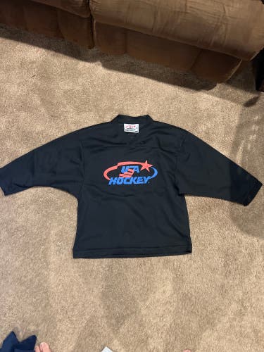 USA Hockey Black & White Used Medium Youth Hockey Practice Jersey