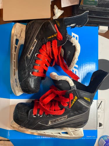 Junior Used Bauer Supreme 150 Hockey Skates Size 3