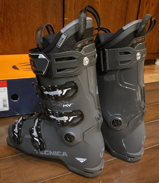 2023 Tecnica Mach1 130 MV Ski Boots Short Review with SkiEssentials.com 