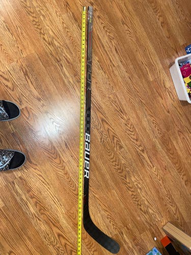 Senior Left Hand Toe Pattern Pro Stock Supreme ADV Hockey Stick