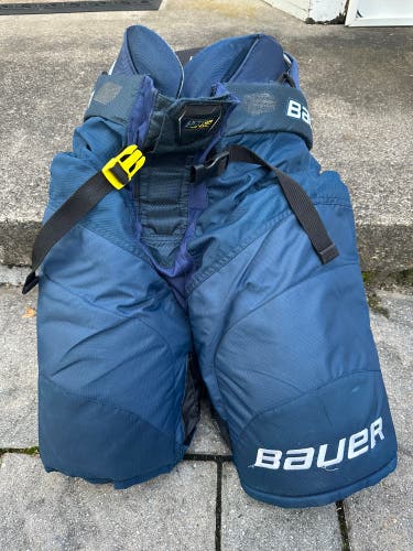Bauer ultrasonic hockey pants Size Medium