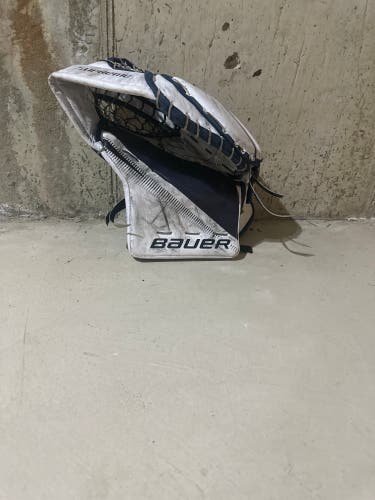 Used Bauer Supreme 2S Pro Glove White/Navy