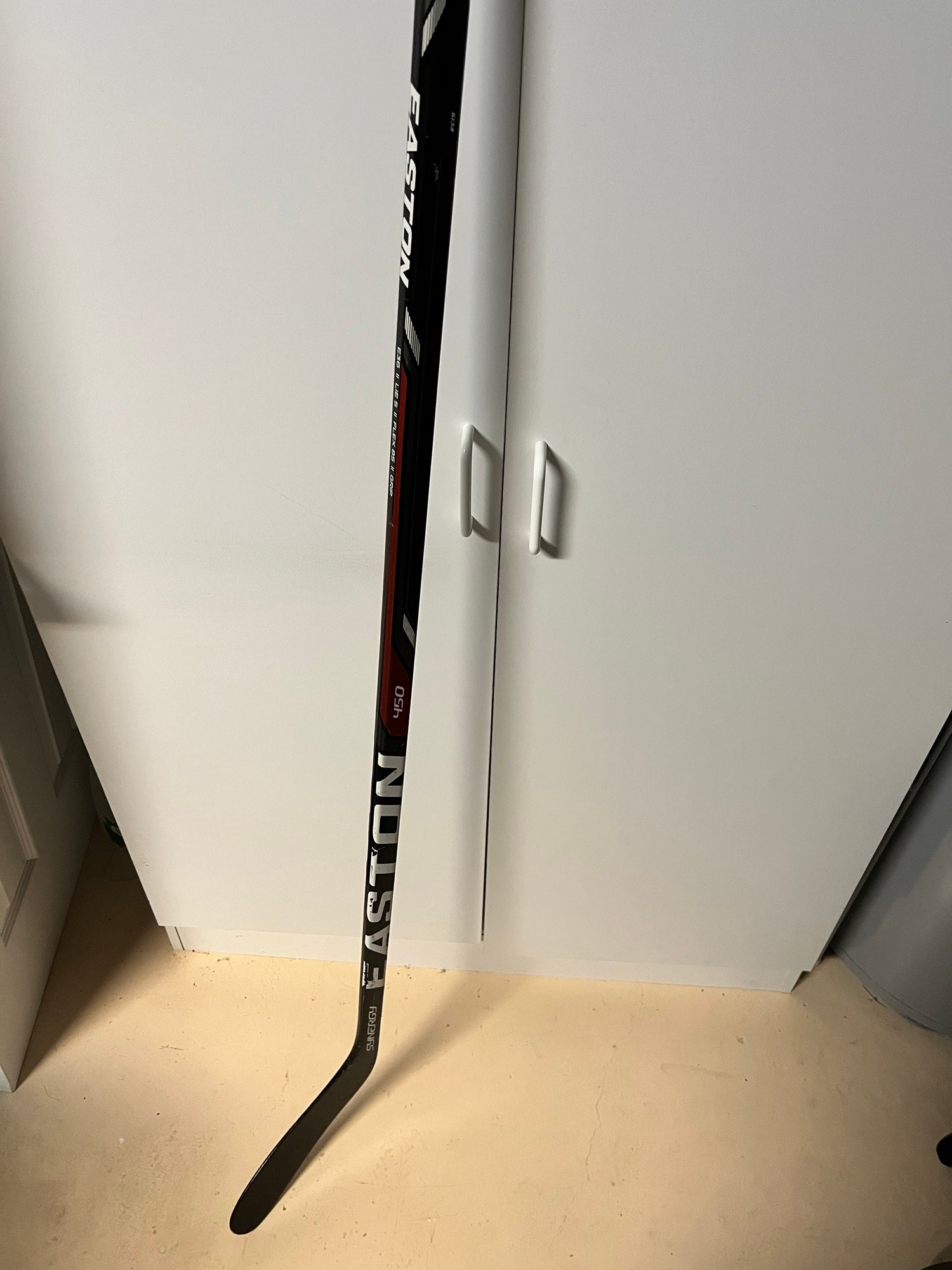 Used Easton SYNERGY Elite SE6 65 Flex Sakic Intermediate Hockey Stick