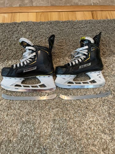 Used Bauer Regular Width Size 6 Supreme 2S Hockey Skates