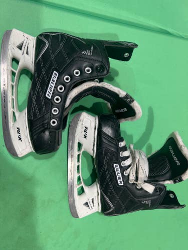 Junior Used Bauer Nexus 200 Hockey Skates D&R (Regular) 3.0