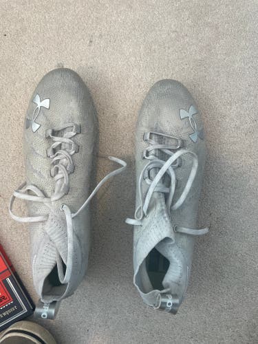 Under armor spotlight cleats