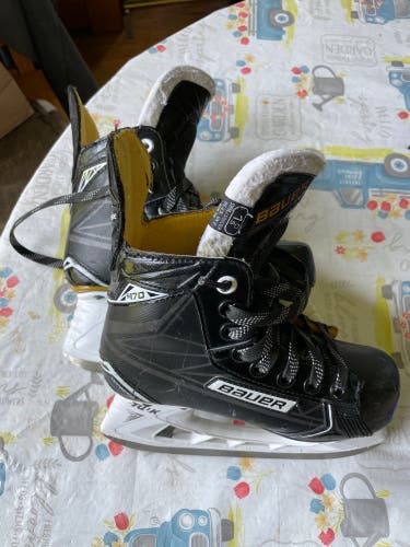 Used Bauer Regular Width Size 1.5 Supreme S170 Hockey Skates