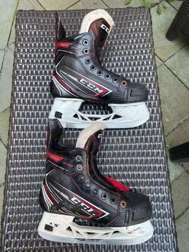 Used CCM Regular Width Size 2 JetSpeed XTra Hockey Skates