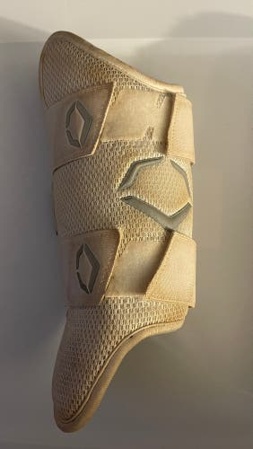 Used White Senior EvoShield Leg guard