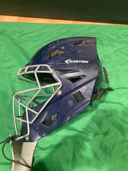 Used Easton M7 Catcher's Mask (7-71/8)