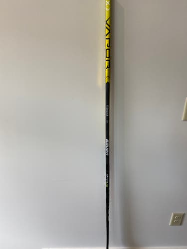 Senior Right Handed P92M Pro Stock Vapor Hyperlite Hockey Stick